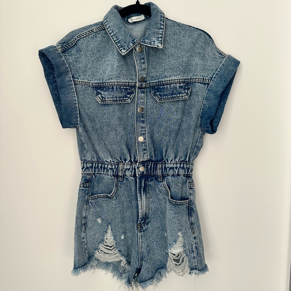 Item Ditto Size S Denim Short Sleeve Romper